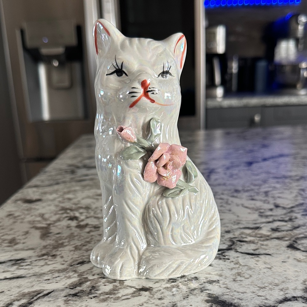 Ceramic White Cat Figurine with Pink Rose - Decorative Home Accent